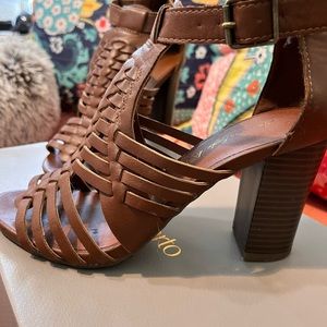 American Eagle heel open toe